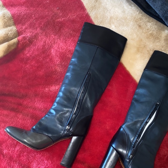 Louis Vuitton - Picture 4 of 8